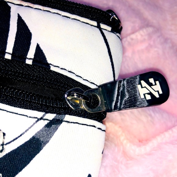 IZOD Wristlet Purse BNWOT - Picture 14 of 14